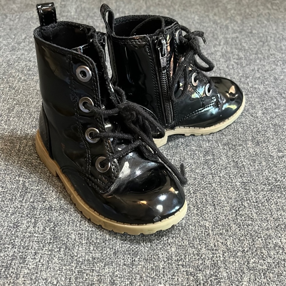 Old Navy combat patent boots toddler 7